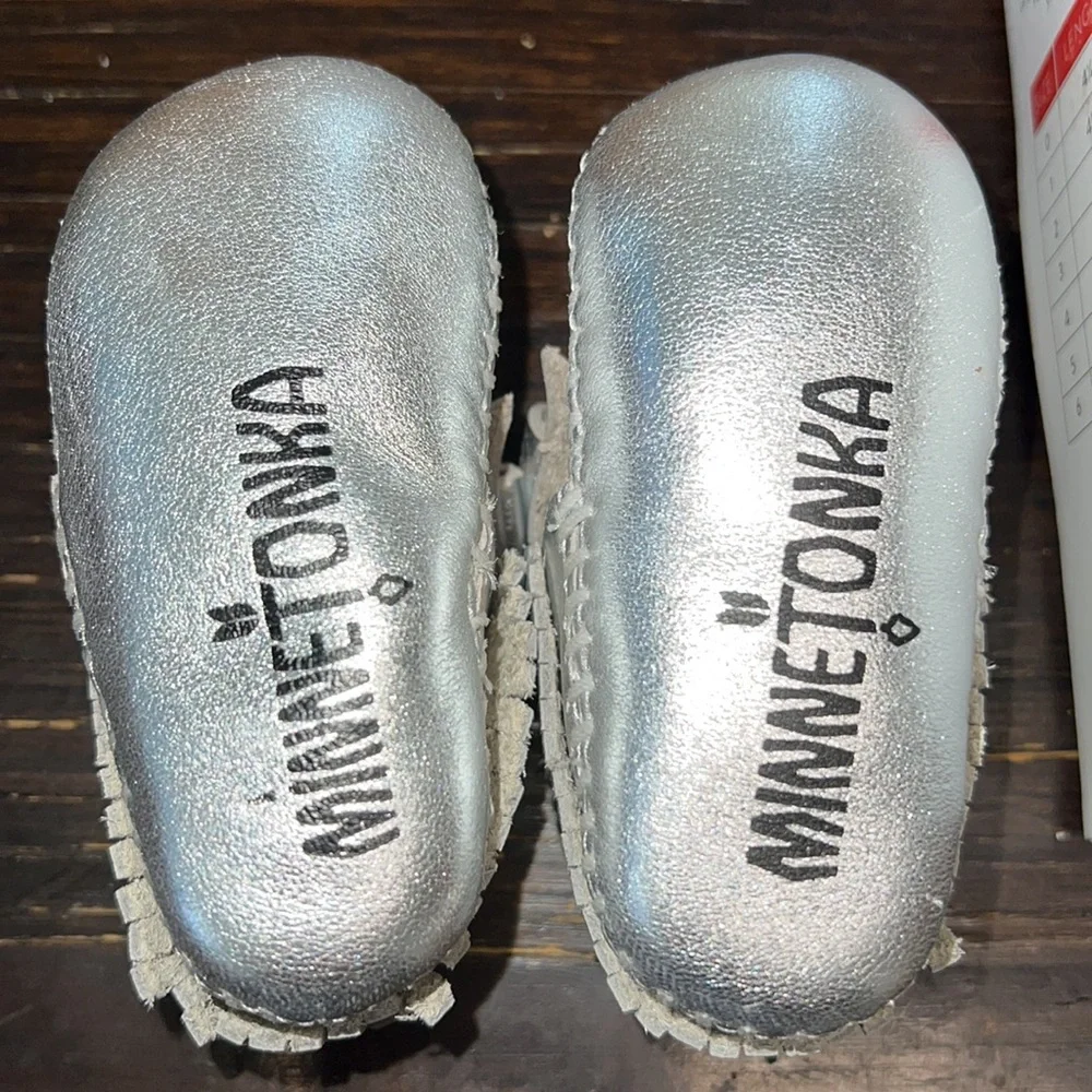 NIB Minnetonka Infant’s Rosie Bootie SILVER